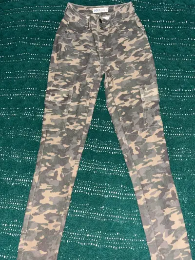 Pantalones camuflados cargo - miniatura 1