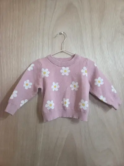 Suéter rosado con flores - miniatura 1