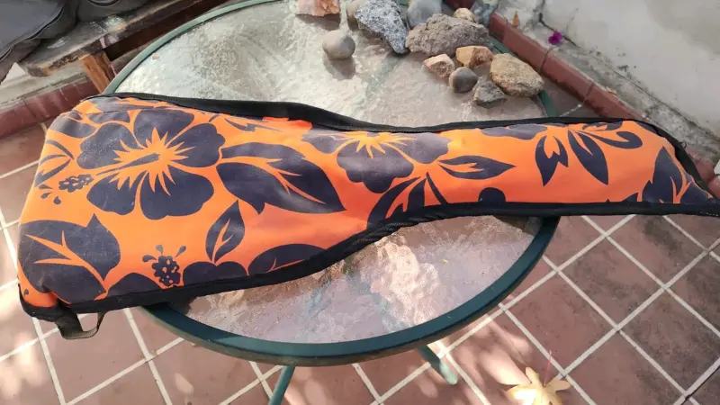 Ukelele con funda floral - 6