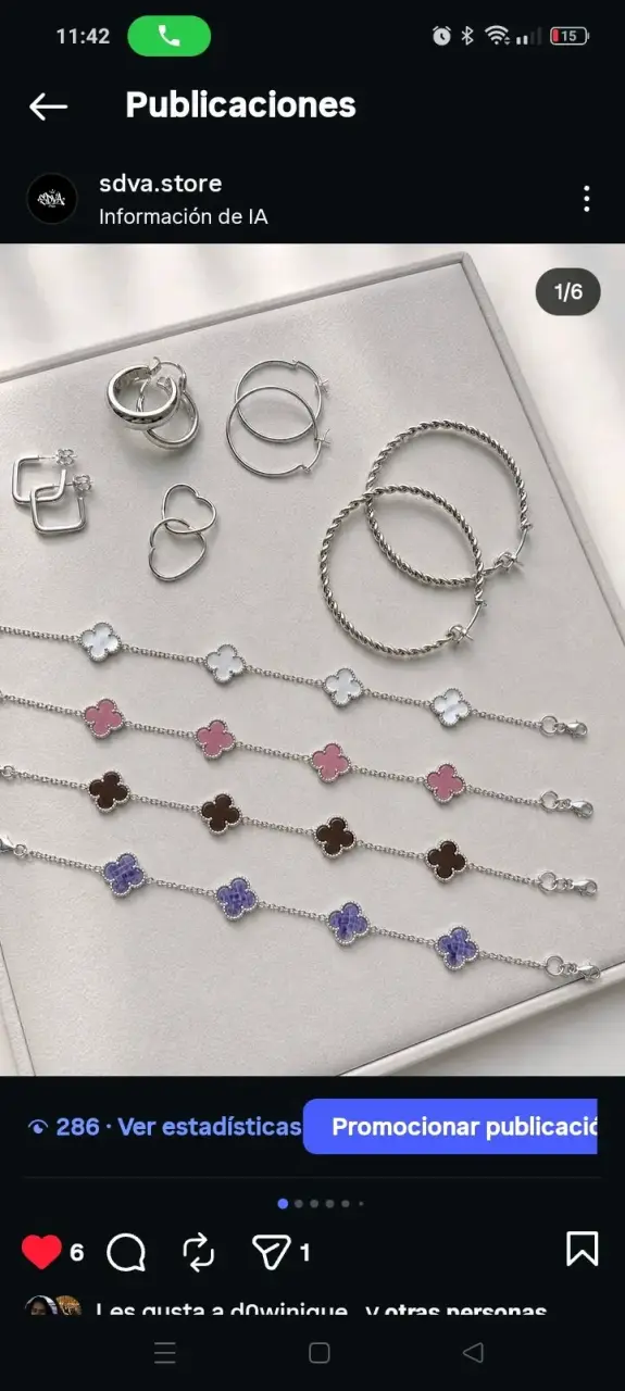 Set de joyería plateada con pulseras
