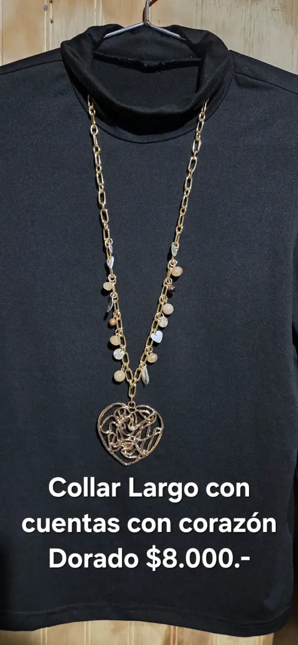 Collar largo dorado con corazón