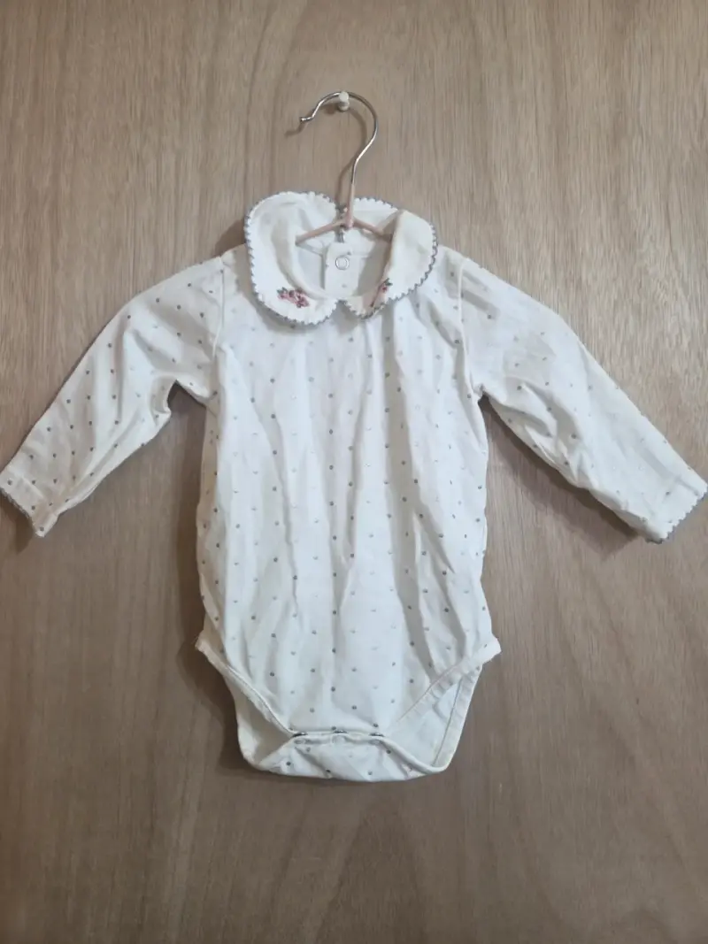 Body bebé blanco con cuello