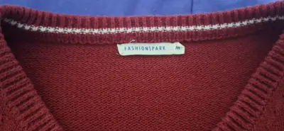 Suéter rojo de lana - miniatura 2