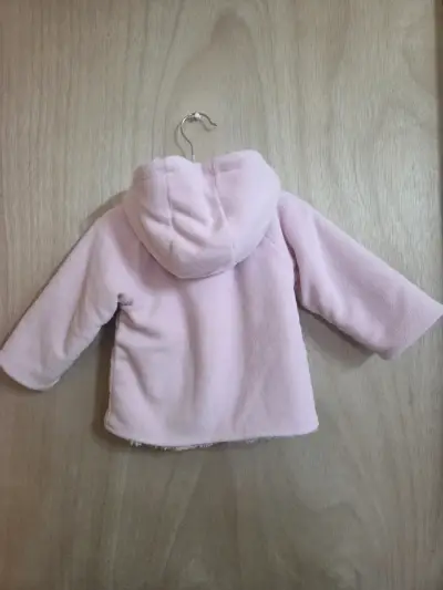 Abrigo rosado bebé con capucha - miniatura 2