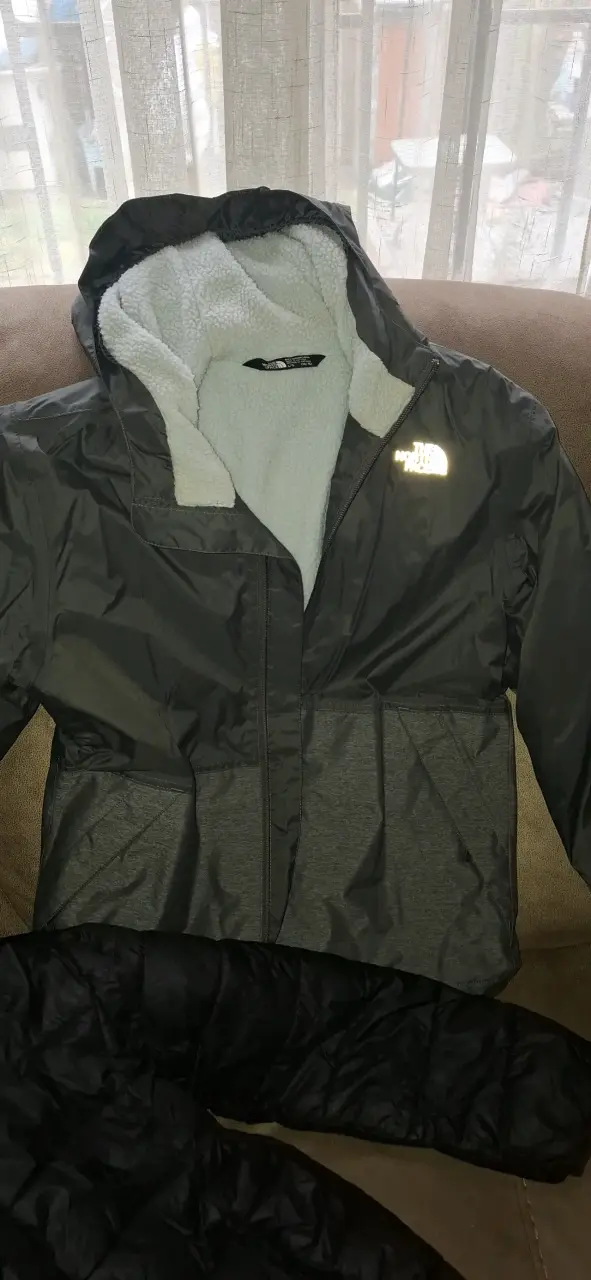 Chaqueta gris con forro polar north face - 1
