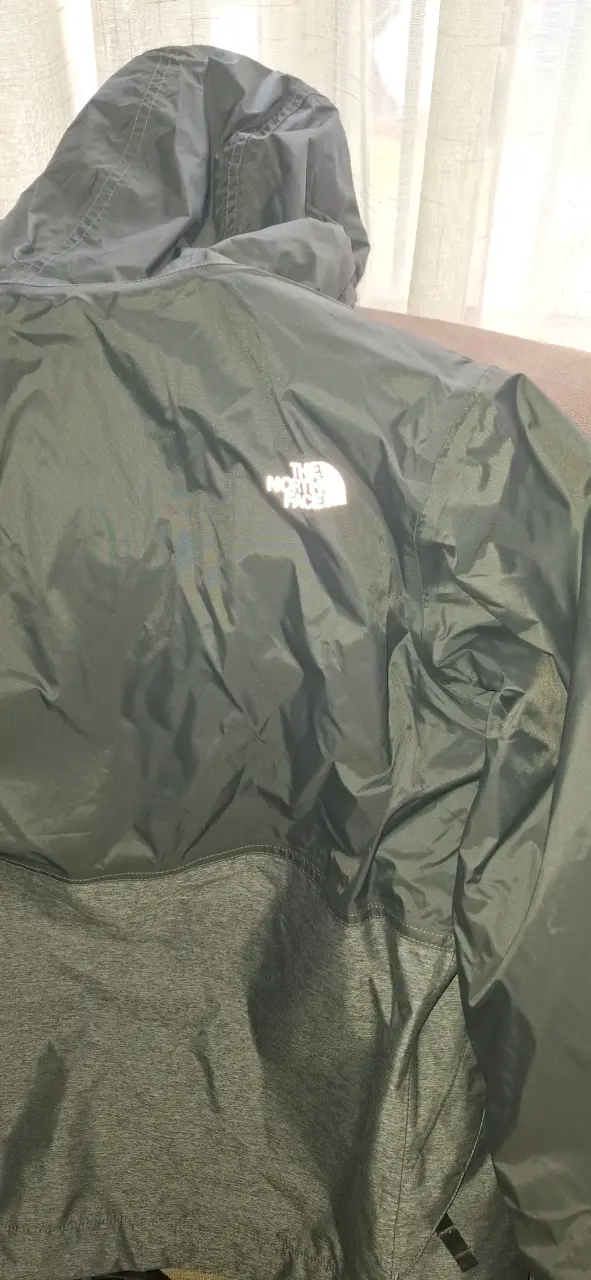 Chaqueta gris con forro polar north face - 3