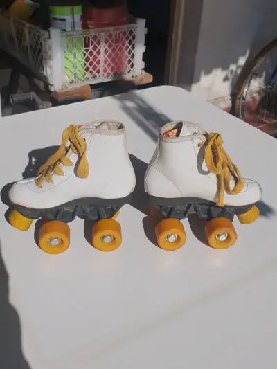 Patines de cuatro ruedas amarillos - miniatura 3