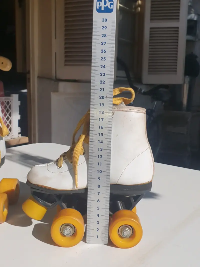 Patines de cuatro ruedas amarillos - 5