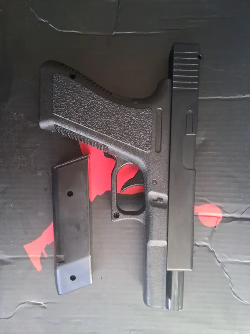 Glock 17 airsoft - 1