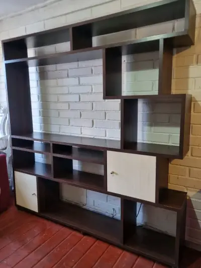 Clóset de madera con cajones - miniatura 2