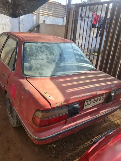 Auto antiguo rojo para repuestos - miniatura 3