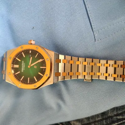 Reloj de pulsera dorado y plateado - miniatura 1