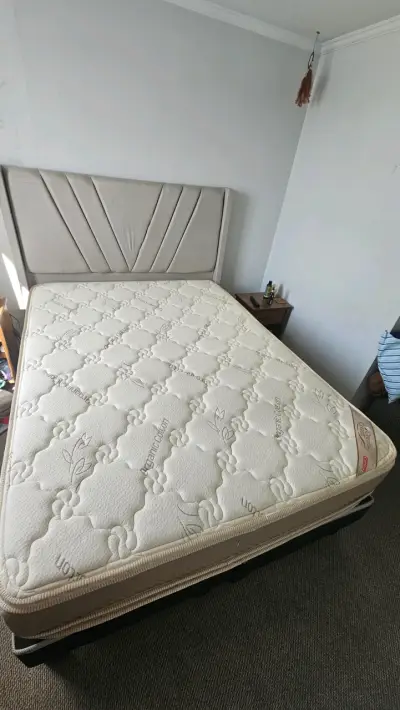 Cama + colchón+ respaldo + base - miniatura 1