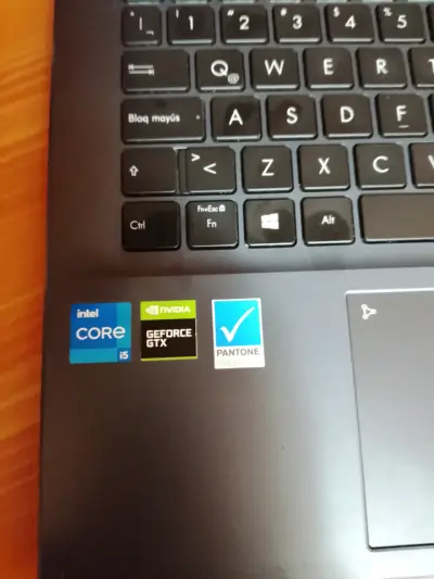 Laptop ASUS Vivobook pro 14 oled negra - miniatura 5