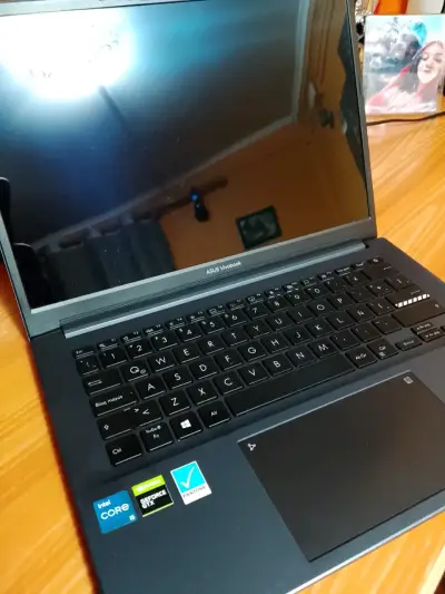 Laptop ASUS Vivobook pro 14 oled negra - miniatura 6