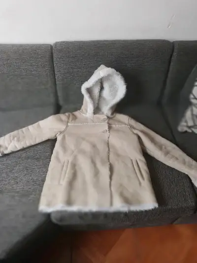 Abrigo beige con capucha - miniatura 1