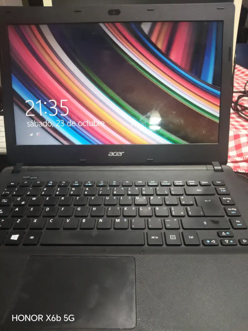 Laptop Acer en buen estado - 1