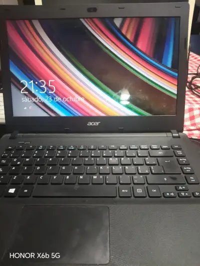 Laptop Acer en buen estado - miniatura 1