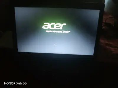 Laptop Acer en buen estado - miniatura 2