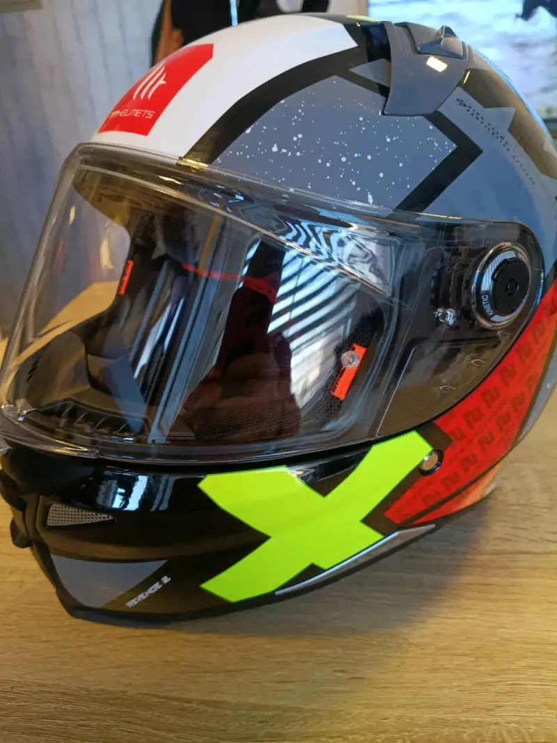 Casco marca MT, Revenge. Talla L - 1
