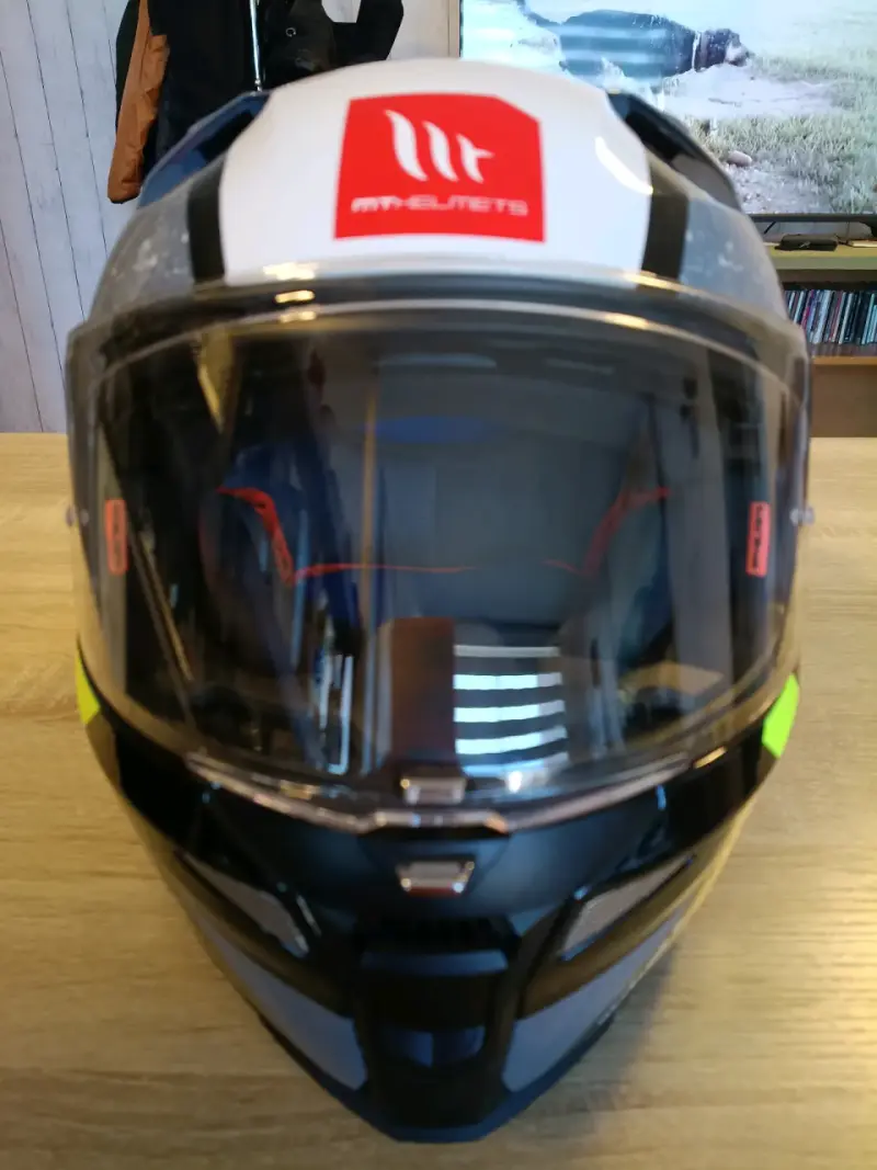Casco marca MT, Revenge. Talla L - 2