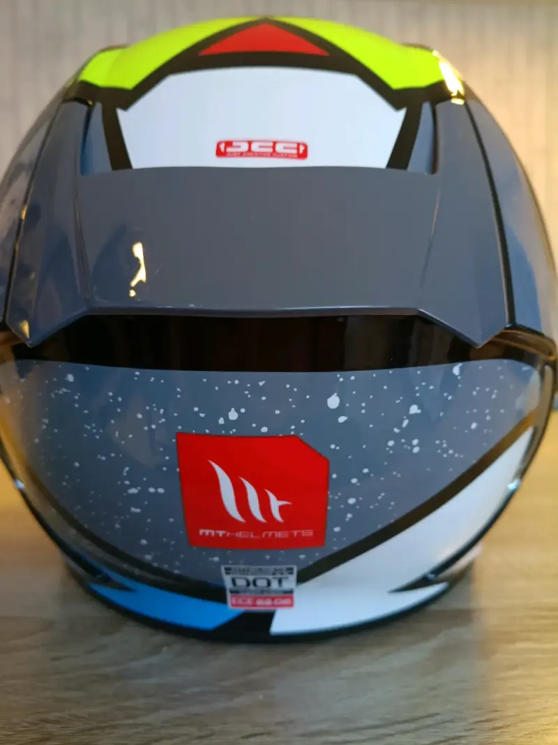 Casco marca MT, Revenge. Talla L - 5
