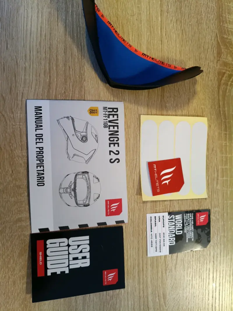Casco marca MT, Revenge. Talla L - 6