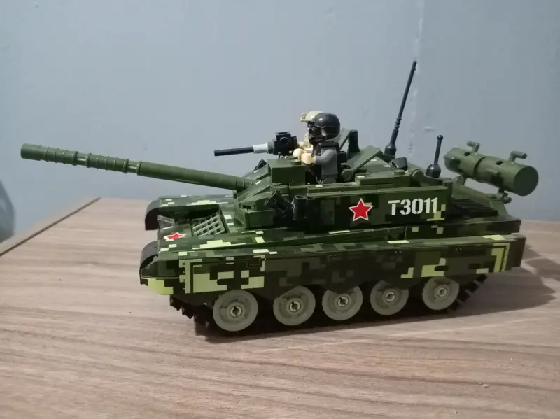 Tanque de juguete con soldaditos - 4