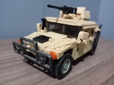Vehículo militar de bloques - miniatura 1