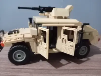 Vehículo militar de bloques - miniatura 3