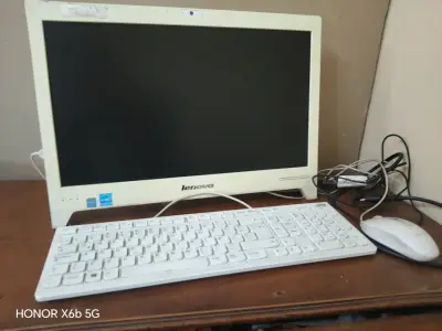 Computador Lenovo todo en uno - miniatura 1