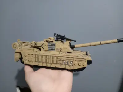 Tanque de juguete armado beige - miniatura 1