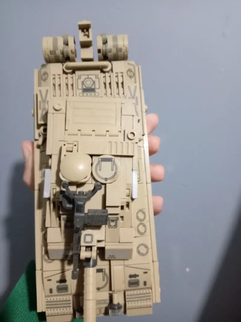 Tanque de juguete armado beige - 4