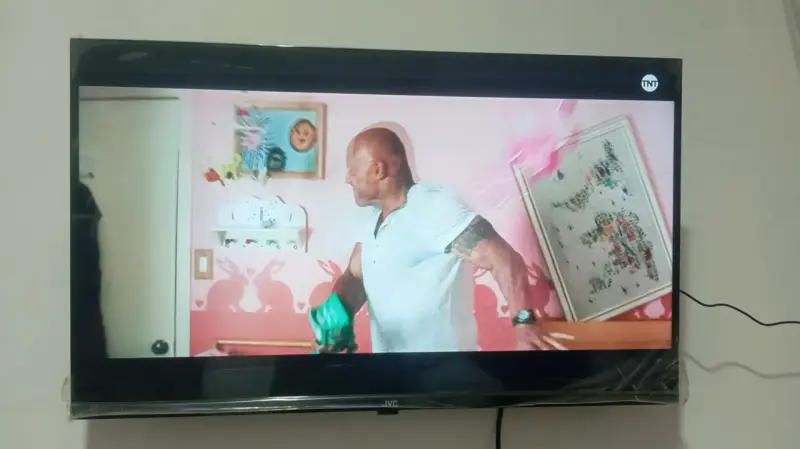 Televisor LED JVC 42 pulgadas - 2