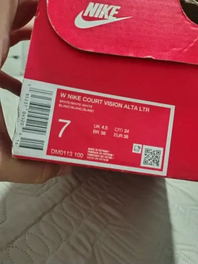 Zapatillas blancas deportivas - miniatura 3