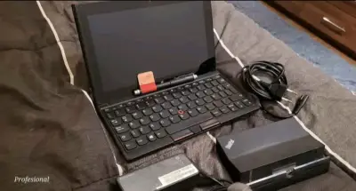 Tablet con teclado y accesorios - miniatura 3