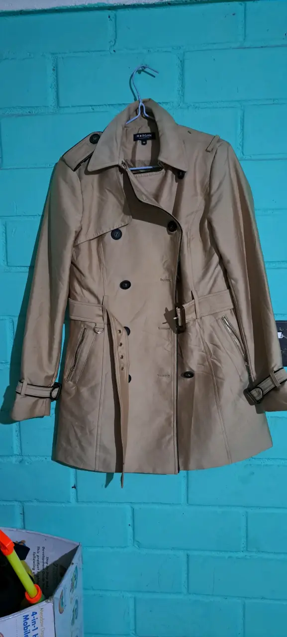 Trench coat beige clásico