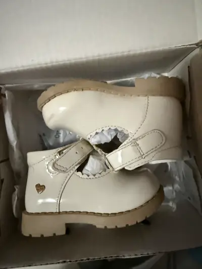 Zapatos blancos para niña - miniatura 1