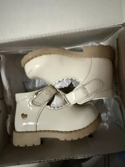 Zapatos blancos para niña - miniatura 2