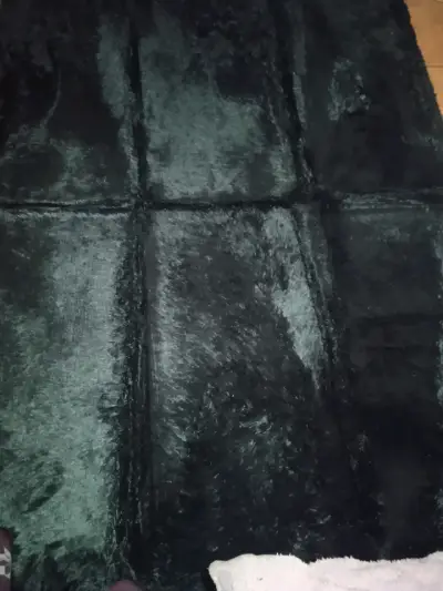 Alfombra peluda blanca - miniatura 1