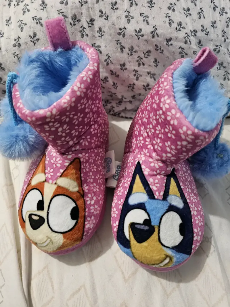 Pantuflas infantiles rosas con personajes bluey - 1