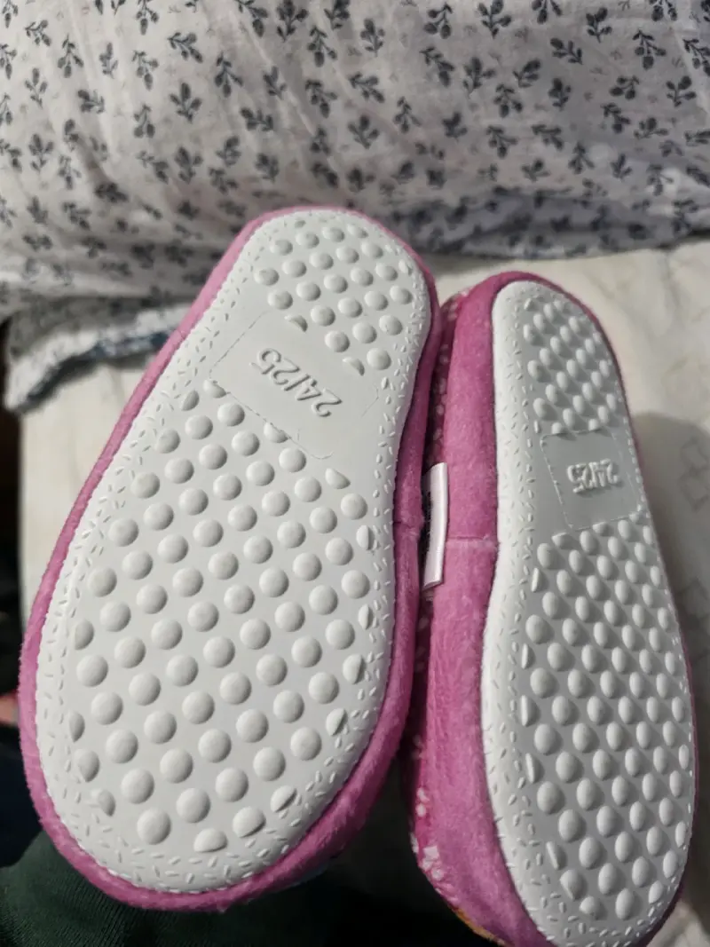 Pantuflas infantiles rosas con personajes bluey - 2