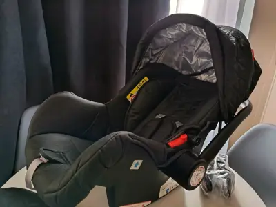 Silla de auto para bebé - miniatura 1