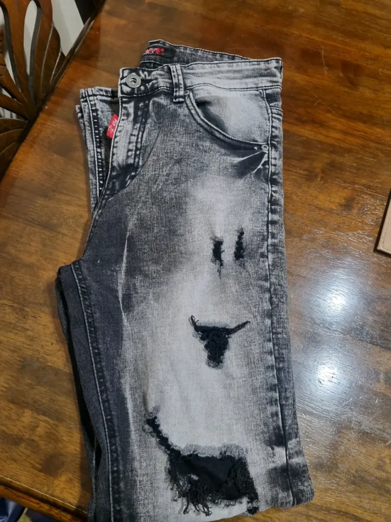 Jeans negros desgastados