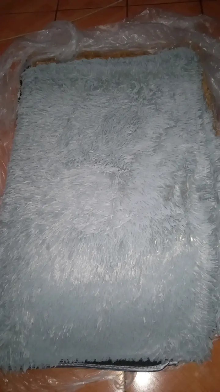 Alfombra peluda blanca - 4