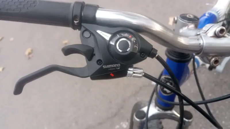 Bicicleta montaña Lahsen azul y blanca - 2