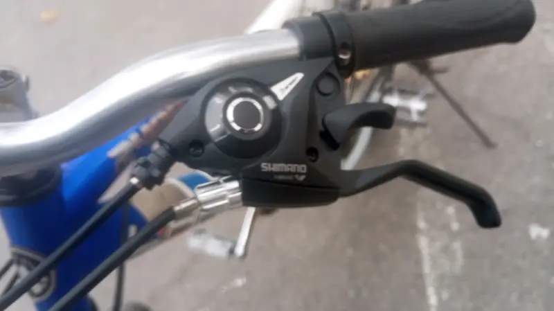 Bicicleta montaña Lahsen azul y blanca - 3