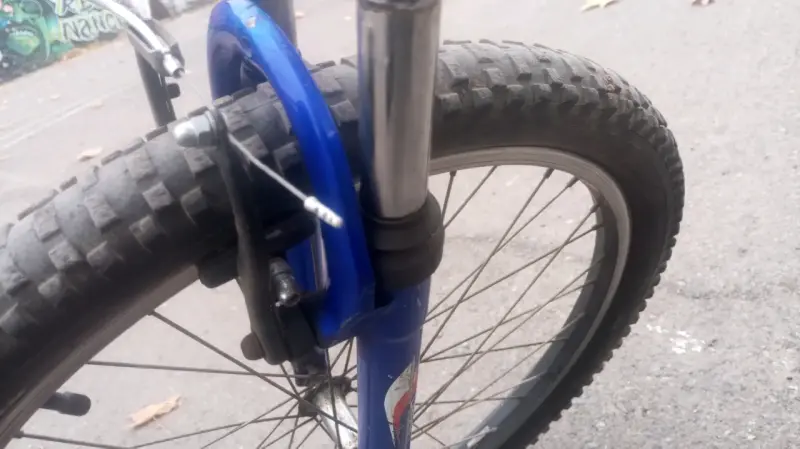 Bicicleta montaña Lahsen azul y blanca - 4