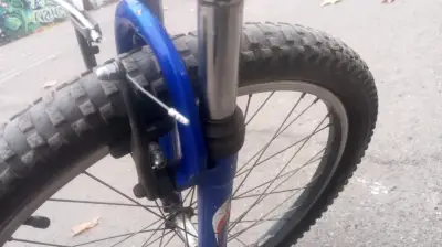 Bicicleta montaña Lahsen azul y blanca - miniatura 4