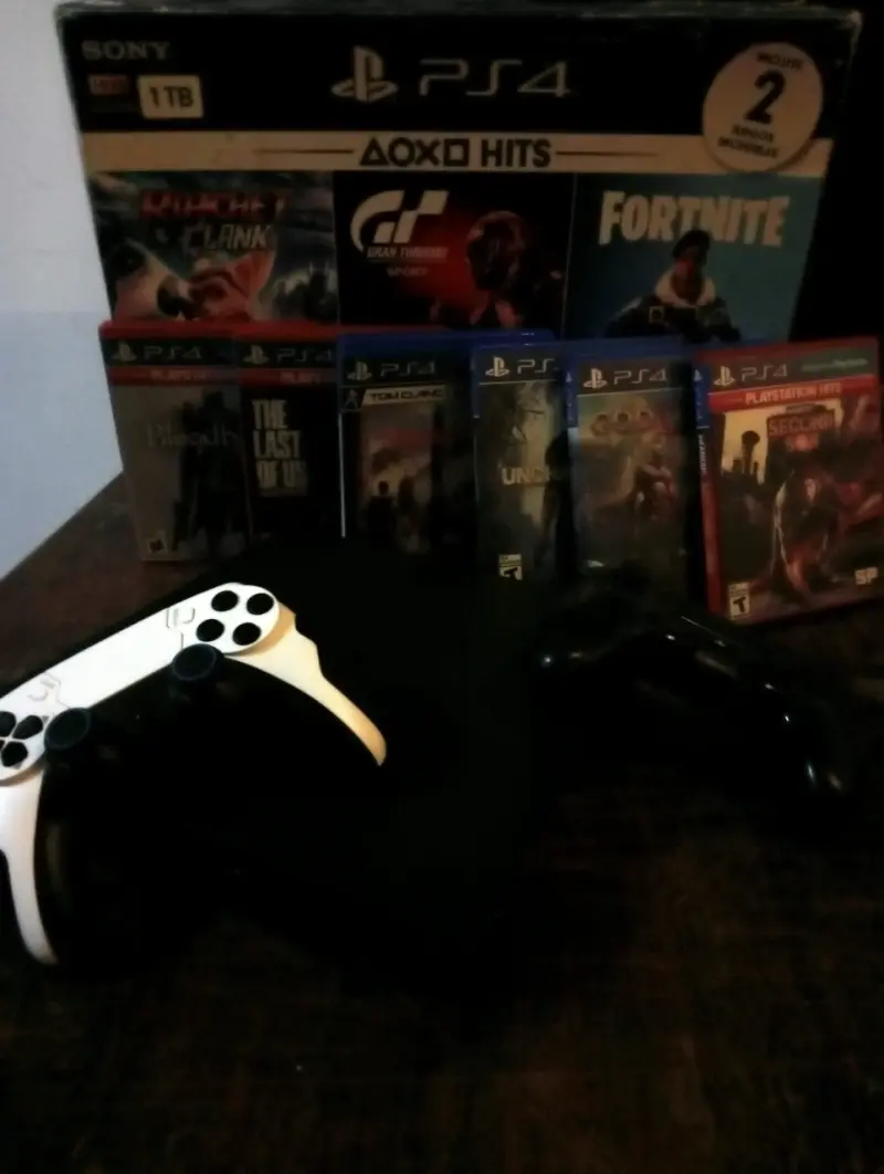Consola PlayStation 4 con juegos - 3